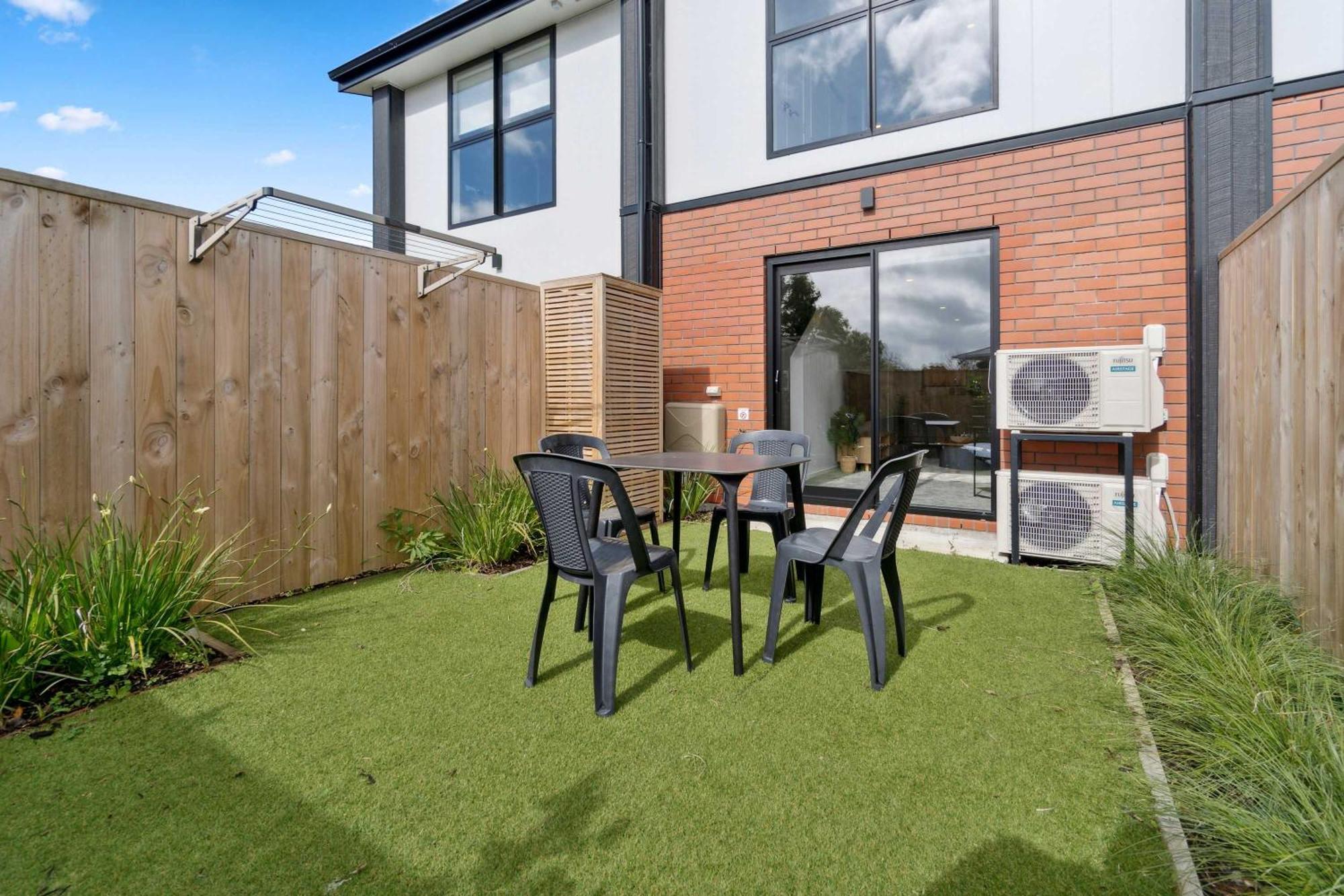 Modern 2-Bedroom Retreat With Private Patio Auckland Exterior photo